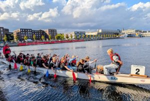Das Team des 8. Jahrgangs auf dem Weg zur Startlinie