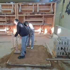 Der Sand wird verdichtet